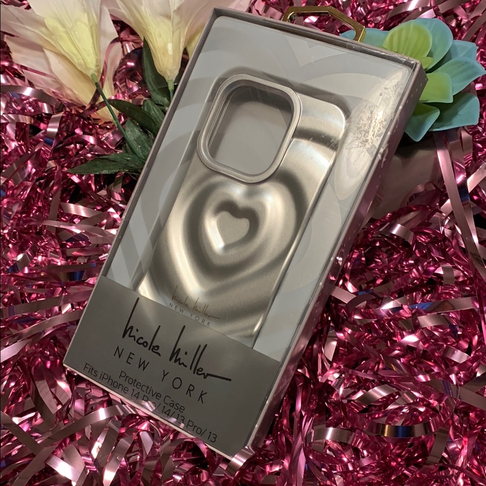 🌹 New Nicole Miller iPhone Pro14/14 • Pro13/13 Silver Heart Design Phone Case